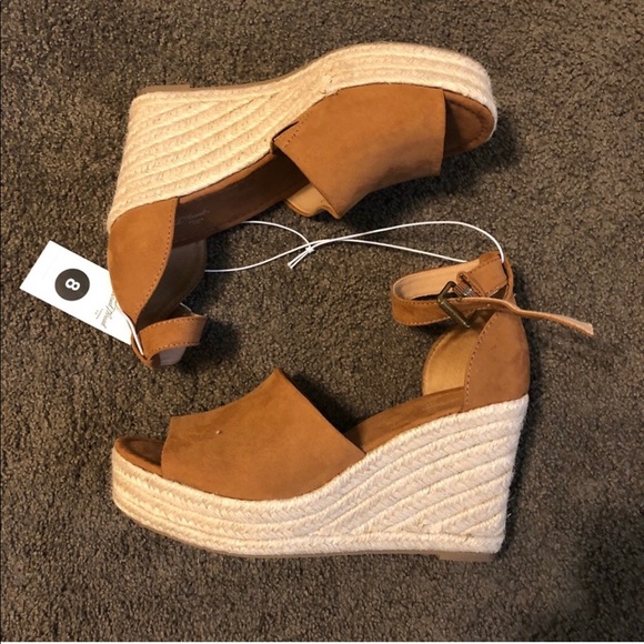 Universal Thread Shoes - NWT Universal Thread Wedges Size 8